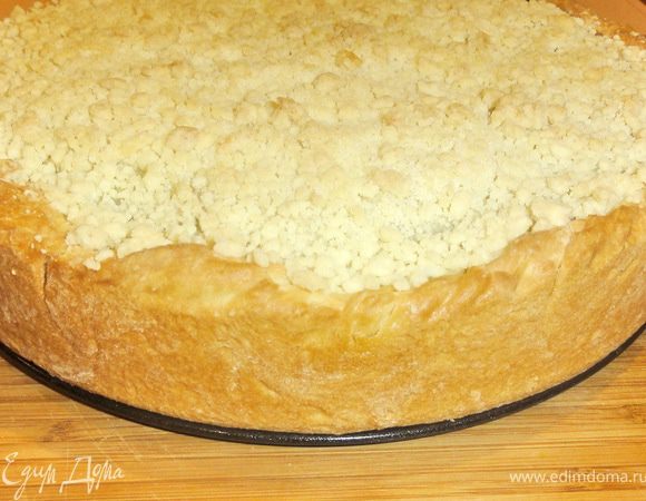 Ставим наш пирог в  духовку, разогретую до 180 градусов на 25-30 минут. Пирог получился румяным.