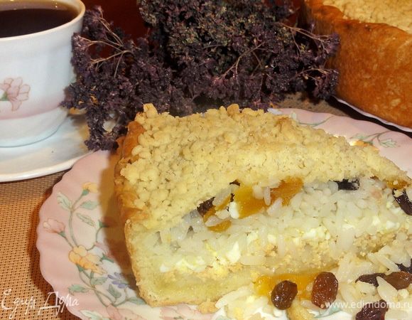 Пока пирог остывает, заварите чай с душицей и мятой. Надеюсь пирог вам понравится!

