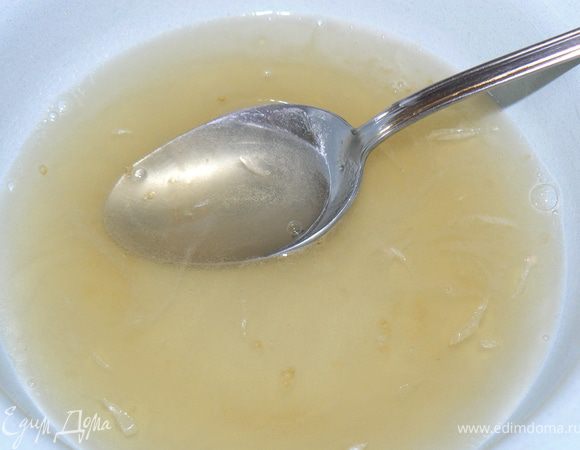 Желатин 15 гр. замачить в холодной воде(70-80мл) на 10-15 минут.