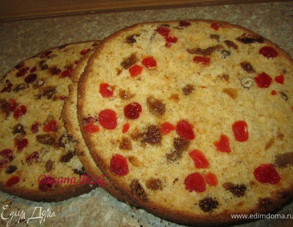 Приготовить бисквит по рецепту http://www.edimdoma.ru/recipes/30428 Остывший бисквит разрезать на 3 коржа.