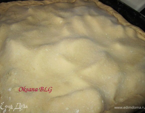 Тесто смазать яйцом.