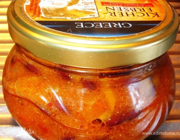 Залить фасоль тушёными овощами, тщательно перемешать и сложить в баночку, которую поставить охлаждаться в холодильник на пару часов. Съесть это в ближайшие 2 дня.