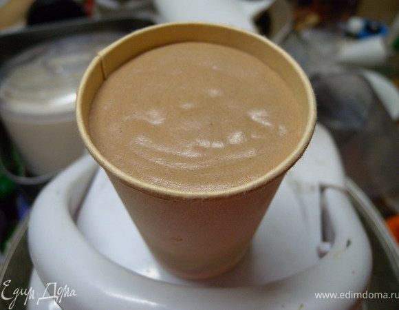 3. Лед может появится (и появляется) если его пере морозить. Лучше съесть через 4 часа :-))) Если вы не смогли съесть за раз 750 г мороженого и вам все же придется отправить его назад в морозилку, то, когда захотите его в следующий раз, просто поставьте его для "оттаивания" на некоторое время в холодильник и опять наслаждайтесь нежным вкусом. 