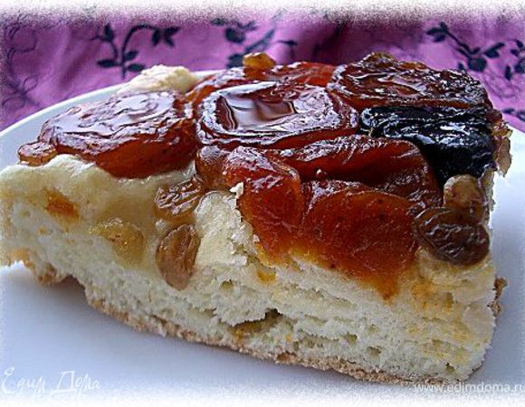 Противень вытащить, пирог остудить (хотя бы 20 минуток), перевернусь на блюдо и нарезать на порционные кусочки!:)
