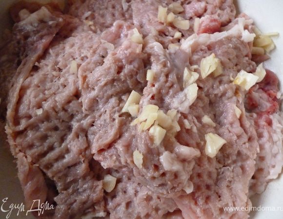 Вырезку нарежем на порционные куски и отобъем,как для отбивных.