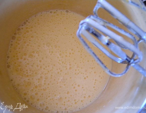 2. Добавить йогурт  и ОЛИВКОВОЕ масло. 