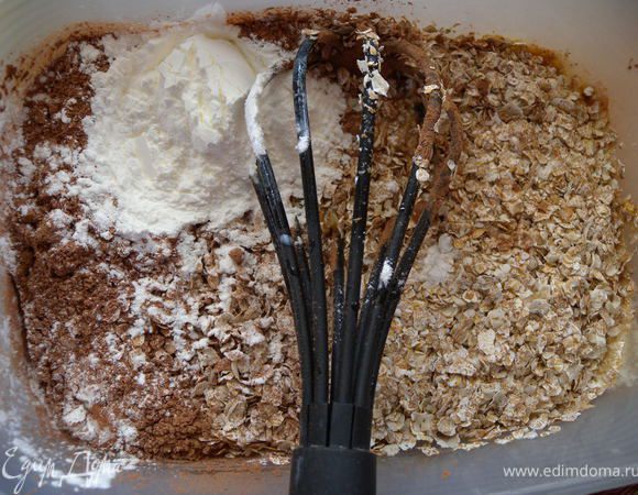 3. Добавить сухие продукты (разрыхлитель, хлопья, крахмал).