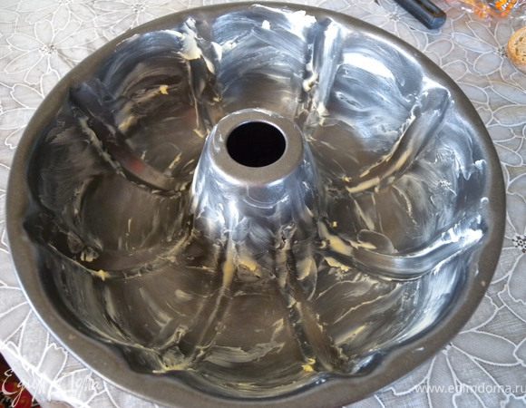 5. Форму смазать холодным маслом. 