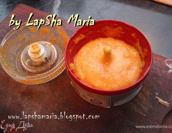 Поскольку картофель в мундире, то в нем останется много крахмала и получится очень густой, склеенный соус. И яркий за счет морковки.