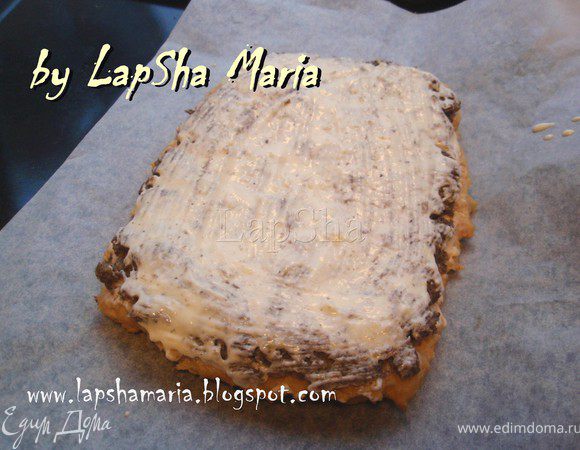 Смажем слой соусом...