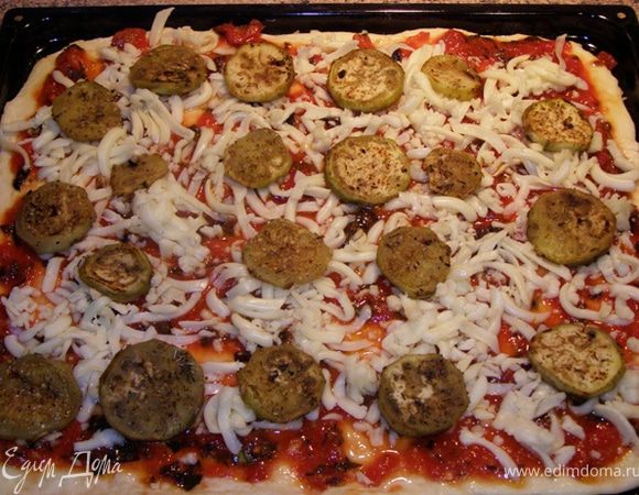 и моццареллой. Сверху выложим кружочки баклажанов.