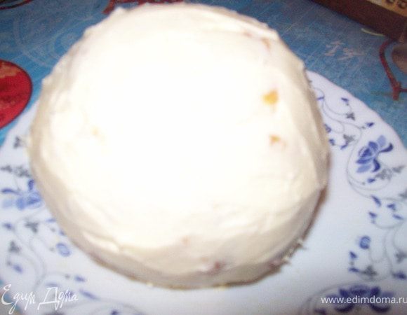 достаем наш шарик из холодильника выравниваем масляным кремом (мне пока выравнивание не очень дается, но я обещаю исправиться) и опять отправляем на пару часов в холодильник