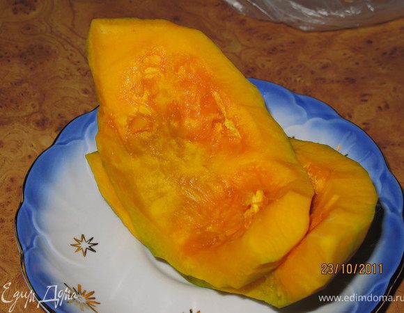 Тыкву почистить. У меня было вот столько. В очищенном виде 150 гр.