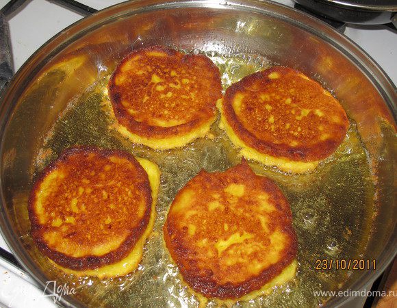 Жарить на растительном масле. Выкладывать тонким слоем.