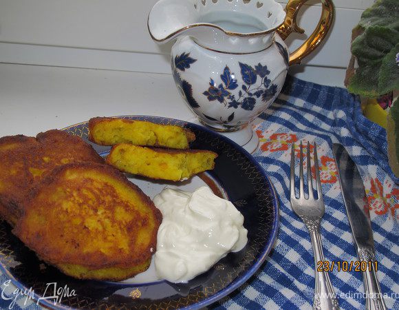 Подавать со сметаной.