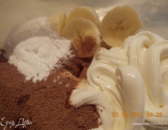 бананы порезать, добавить остальные ингредиенты и всё вместе перемешать в блендоре.
Приятного аппетита!