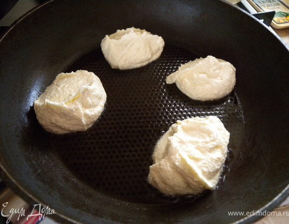  :-))). Ну на доже :-)). Сегодня у меня опять на завтрак сырники... зашла еще фото добавить... а тут такое... Столько комментариев и записей в КК. Я не ожидала. Девочки!Кто пошел жарить сырники - жду ваших фото :-). А я добавляю свои сегодняшние фото тоже  :-)