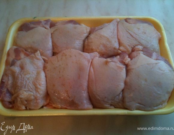 Бедра промыть и обсушить. 