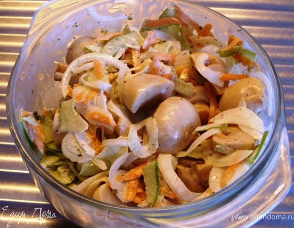 Хорошо перемешать и выложить в салатник.
Приятного аппетита!