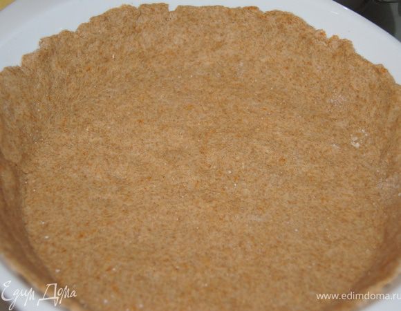 Тесто раскатать, сделать бортики.