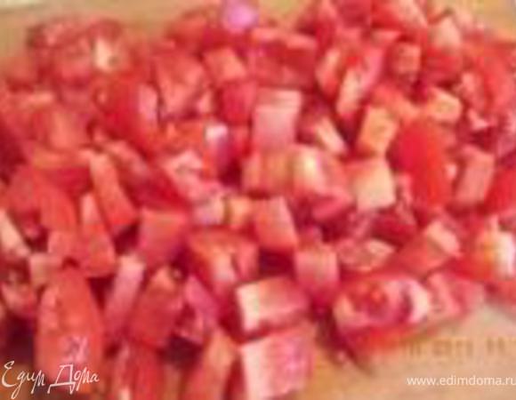 Помидоры. Всё перемешиваем, солим, перчим. У меня не оказалось сладкого перца, и я добавила столовую ложку паприки