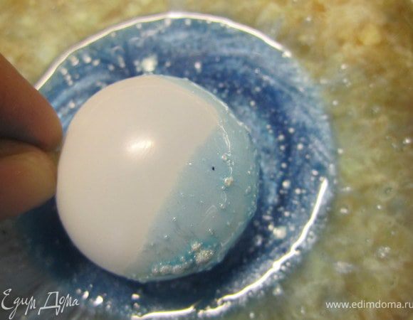 Прокручиваем его в желатине.