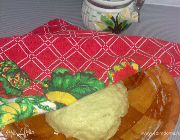 Замесит тесто по рецепту http://www.edimdoma.ru/recipes/20446