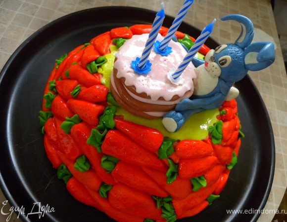 В самом конце нужно пройтись по мастике (спирт+вода), чтобы убрать сахарную пудру и придать блеск мастике. 