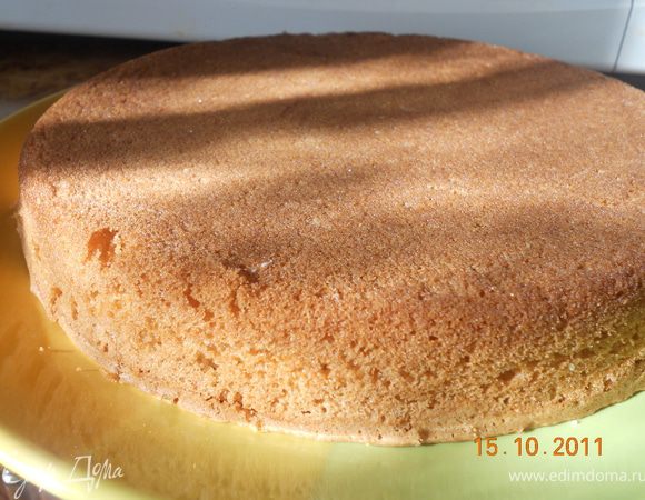 таким же образом сделать еще два коржа, должно получится 4 коржа