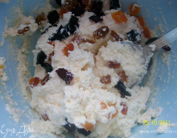 Добавить яйцо, муку, сахар, ванильный сахар, перемешать.