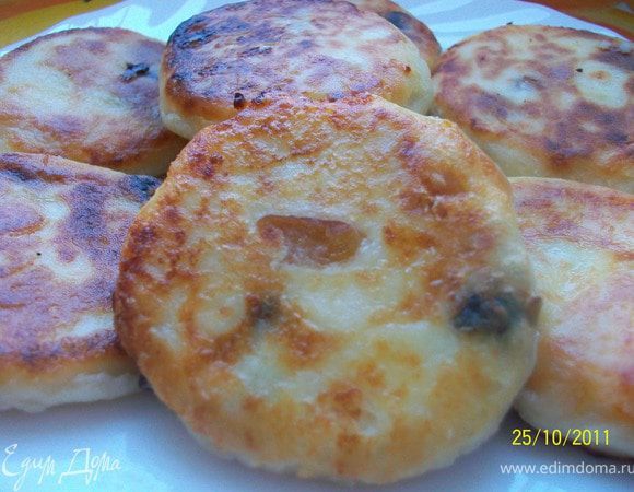 Подавать со сметаной, вареньем по вашему вкусу.