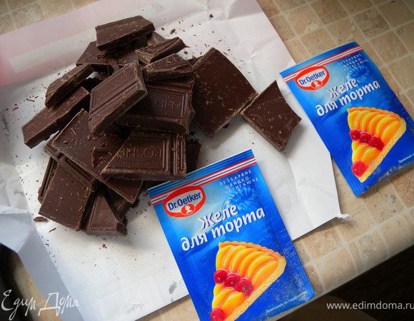 Выпекаем бисквиты. http://www.edimdoma.ru/recipes/17392 и 
http://www.edimdoma.ru/recipes/20941