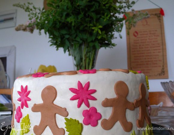 У меня на белой основе-фоне: по травке топают человечки-гости ко мне на День рождения с цветами :-)))