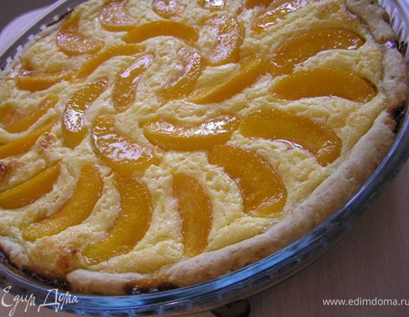 Перед подачей смазать персики сиропом.