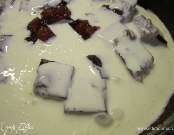 Залить половину суфле.