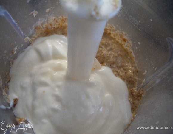 4. Добавить йогурт и растительное масло. Перебить еще 10 сек.
