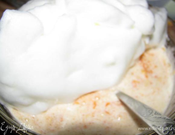 Взбить с солью белки. Аккуратно ввести в яично-пшенно-тыквенную массу))))