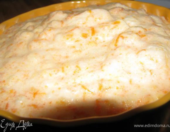 Вылить в смазанную сливочным маслом форму для выпекания, поставить в духовку. Первые 15 минут готовить при 200, затем температуру уменьшить до 190, через 10 минут снова уменьшить до 180 и готовить еще 30 минут.