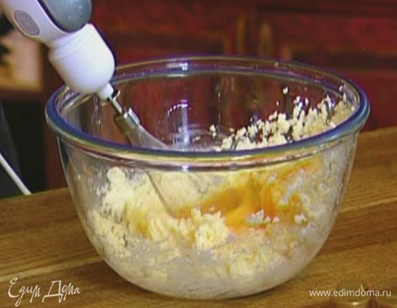 Не переставая взбивать, по одному ввести яйца.