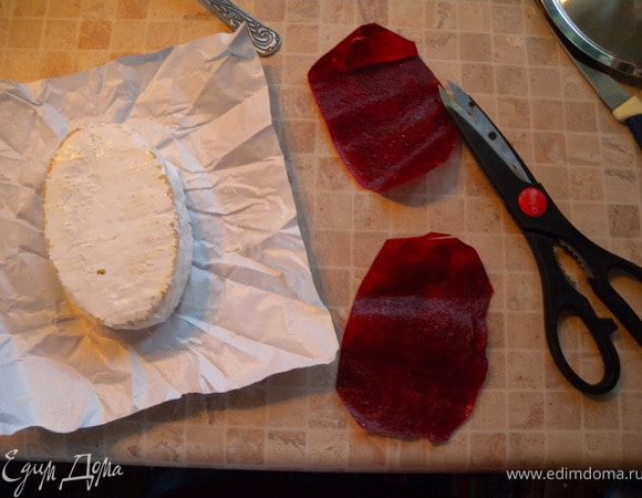 просто вырежьте ее по форме (столько слоев, сколько хотите). Я делала 2.