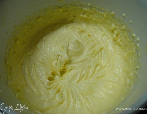 Так же я делала с большим количеством слоев пастилы и уже с кремом. Крем из рецепта http://www.edimdoma.ru/recipes/31062. Крем не сильно сладкий и хорошо сочетается.