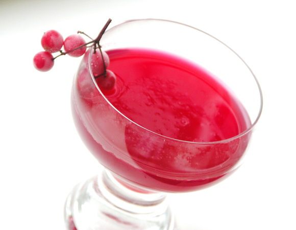 По вашим просьбам...про калиновый сироп:) Ничего сложного и особенного в его приготовлении нет. Была уверена, что калину заготавливают все. Я также готовлю красную смородину. Но из смородины по этому рецепту получается желе,а из калины сироп:) И так..выжать сок из ягод (я это делаю старинным способом:через двойной слой чулок..руками мужа;). В кастрюлю с соком добавить сахар 1 (сок):1.5 (сахар) (по объёму) и перемешевать несколько раз в течении дня до полного растворения сахара.Разлить по стерильным банкам и убрать в прохладное место для хранения. Подойдёт холодильник,прохладный гараж, кладовка или погреб. П.С.: калина невероятно полезна и так же невероятно вкусна:)) Большую часть сиропа мы используем на приготовление морса. Также вкусно с мороженым, творогом,блинчиками и просто с чаем:)) Рекомендую всем, кто ещё не заготовил! Сейчас ещё можно купить или собрать.