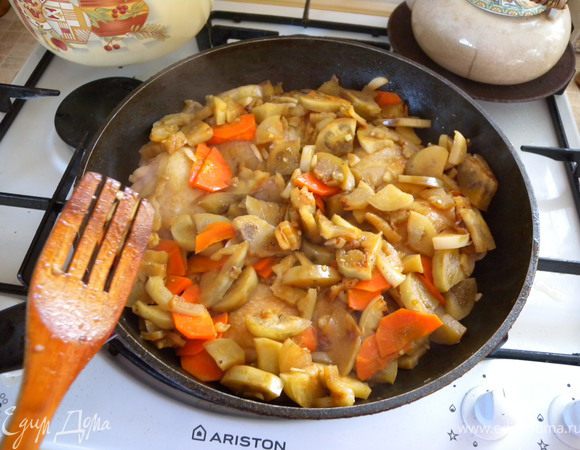 Спрятать его под них. 