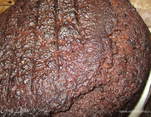 Накрыть третьим коржом, поставить в холодильник на 5-7 часов.