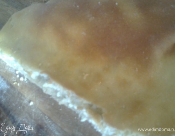 Накрыть второй половинкой,смазать оливковым маслом,посыпать солью,перцем и выпекать ещё 5 минут.Можно сделать две фокаччи поменьше.Всё!Едим тёплой,хрустящей!