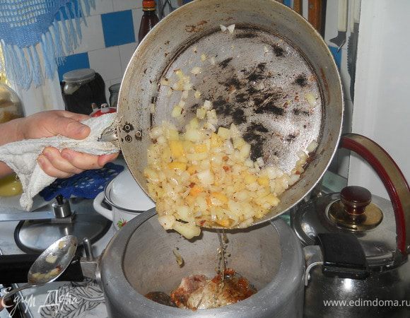 Добавляем все это в скороварку.