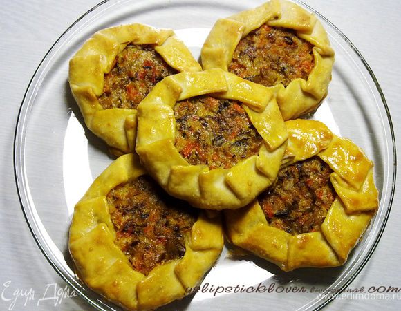 Вот такие румяшки! Яичный желток был настолько ярко-желтым, что галеты получились невероятно солнечные!