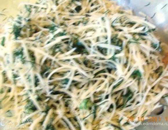 потереть на мелкой тёрке сыр и смешать его с рубленным укропом