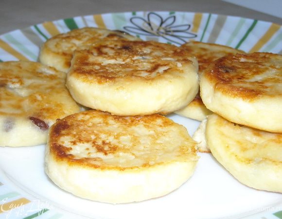 Подавайте со сметаной, медом, вареньем. Я люблю с джемом из красной смородины. 