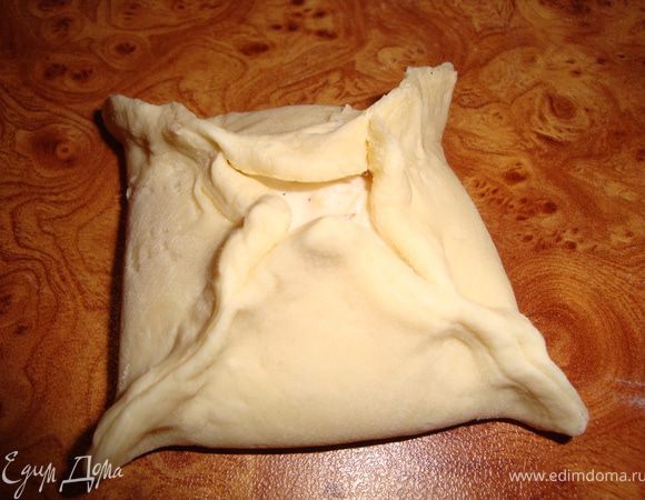 Должно получиться примерно вот так. Как будто тюльпанчик нераскрытый.